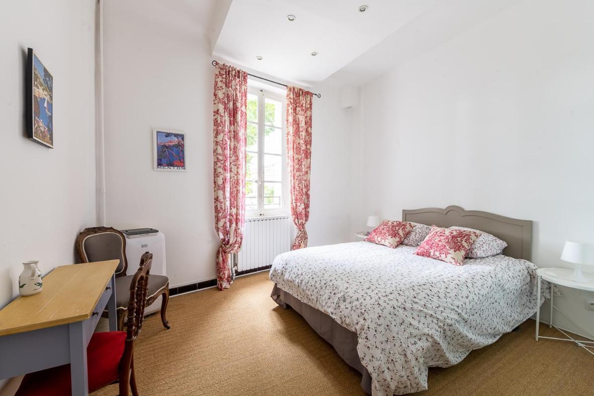 Maison De Maitre 230M² En Plein Coeur Du Village Camps-la-Source Exteriör bild